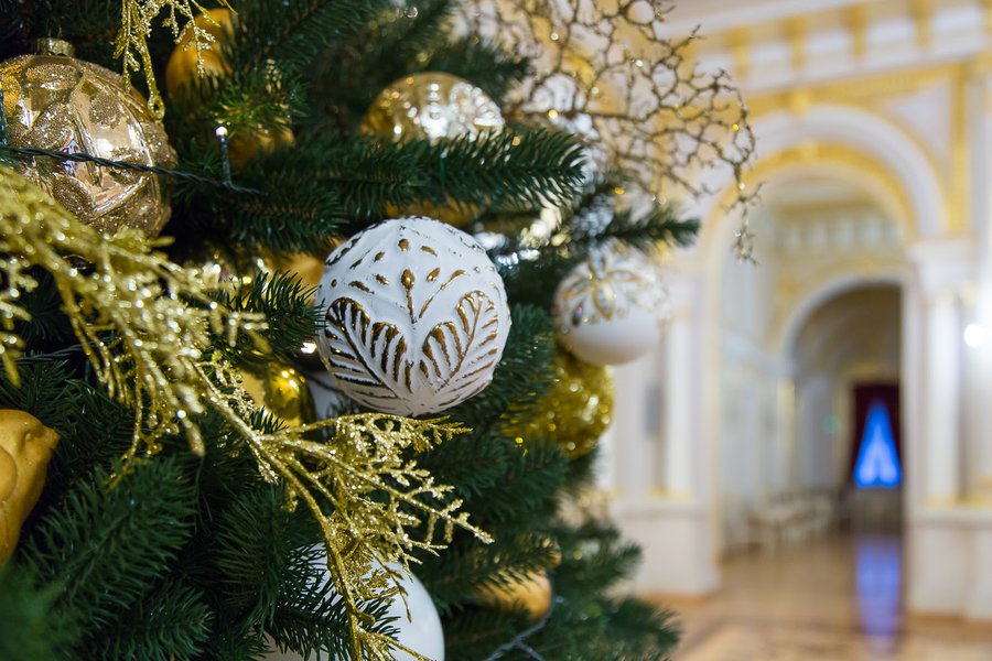 Official, but not boring: Christmas tree for the Mariinsky Palace