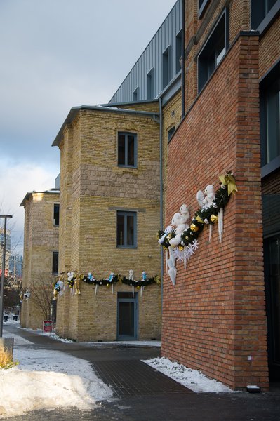 Art Nouveau in shades of white for the Roshen Winter Village Christmas decoration