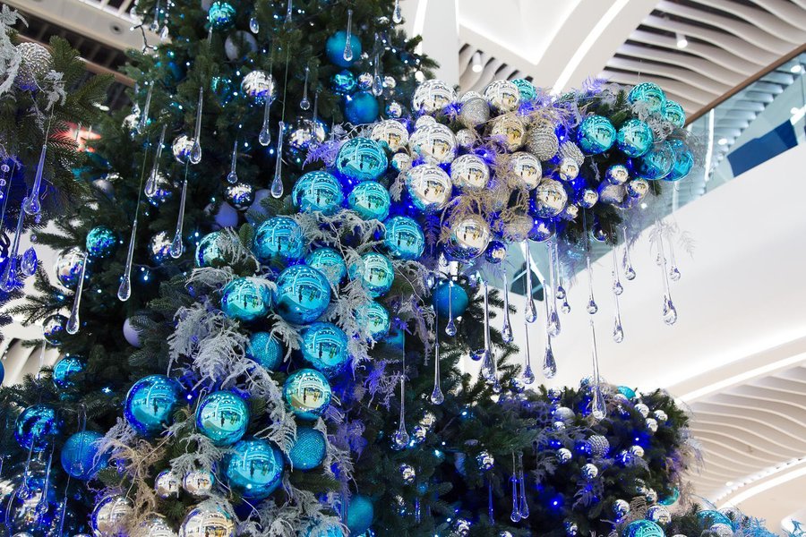 Christmas tree for the River Mall shopping center