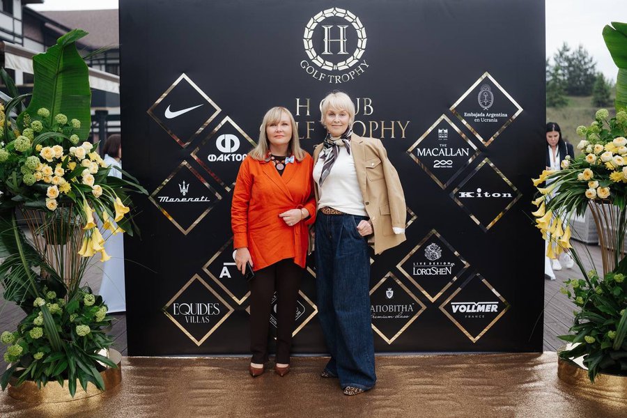 LoraShen created a sophisticated atmosphere in the Equides club
