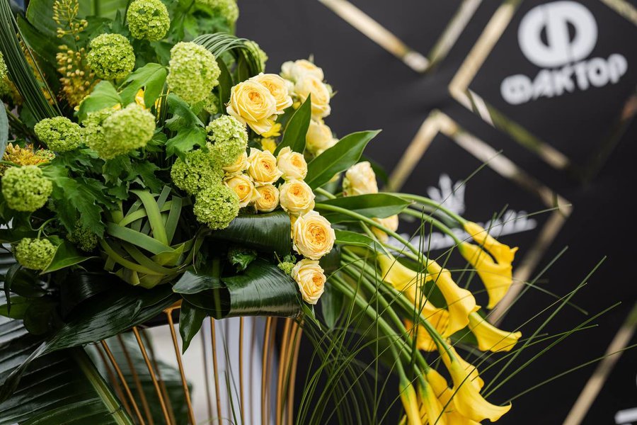 LoraShen created a sophisticated atmosphere in the Equides club