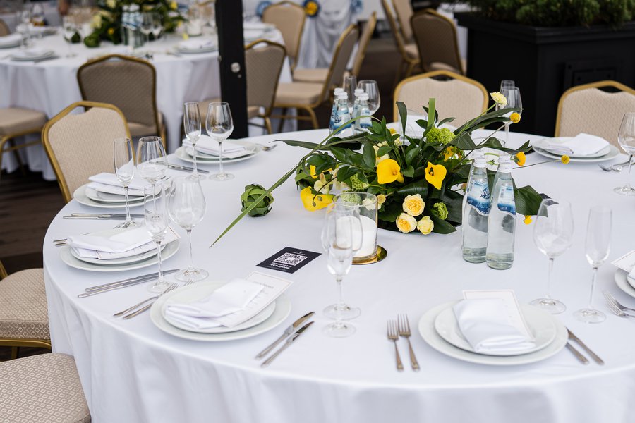 LoraShen created a sophisticated atmosphere in the Equides club