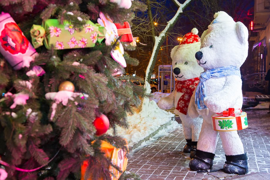 Winter decoration for Kiev Roshen Store 2017