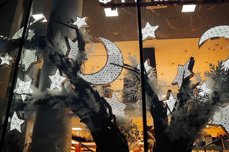 Christmas window display for Roshen store, season winterʼ2024