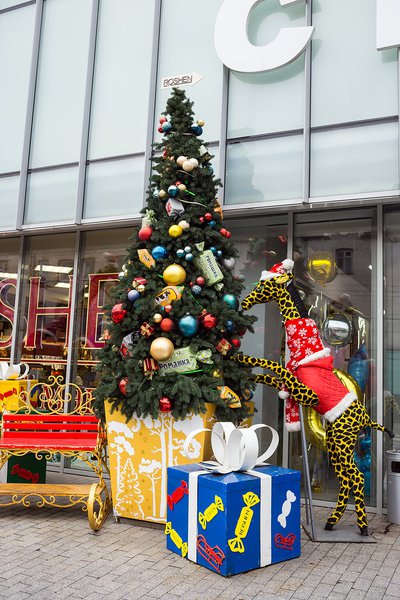Winter decoration for Vinnytsia Roshen Store 2017