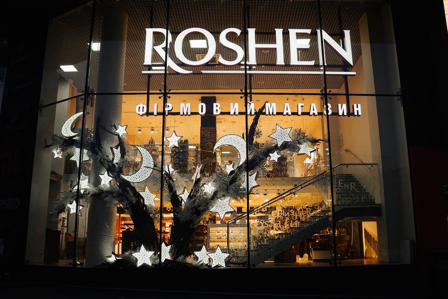 Christmas window display for Roshen store, season winterʼ2024