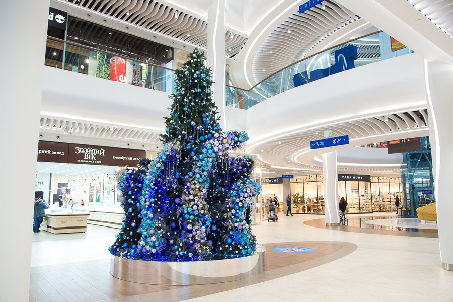 Christmas tree for the River Mall shopping center