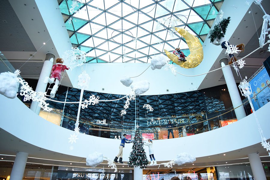 Зимние декорации в ТРЦ Ocean Plaza 2015