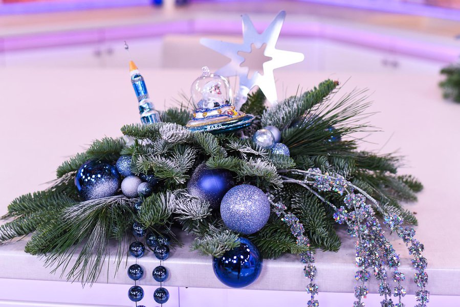 Новорічна фотозона для студії 1+1
