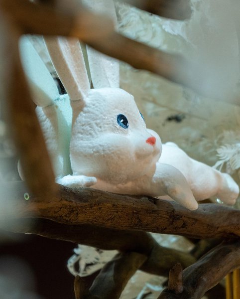 Love and kindness: a new window display for the Roshen store in Ivano-Frankivsk