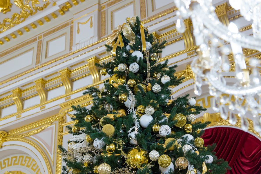 Official, but not boring: Christmas tree for the Mariinsky Palace