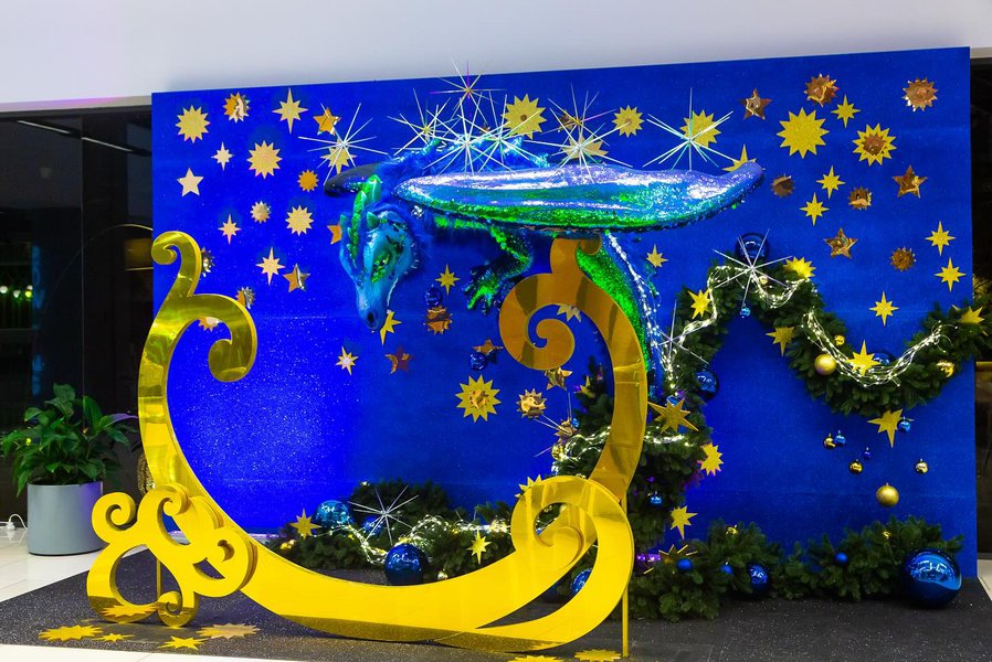 Celestial bodies: decorations for the Gulliver shopping mall