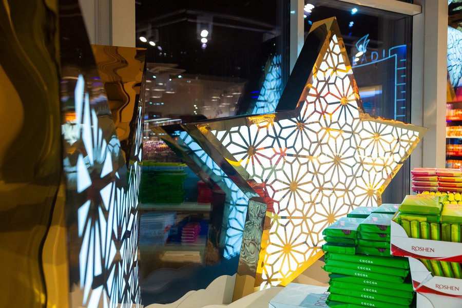 A star showcase for the "Roshen" store in Kyiv