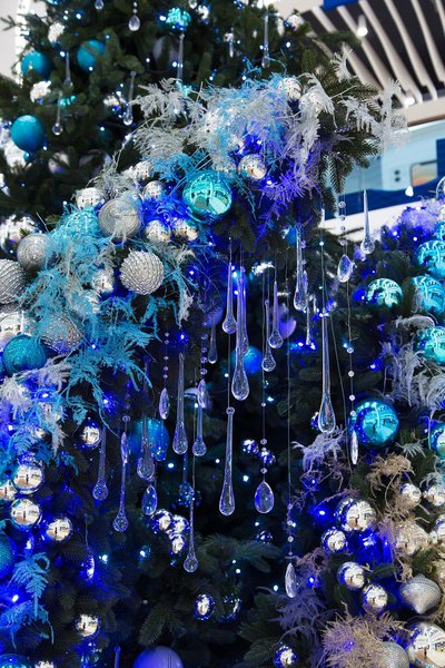 Christmas tree for the River Mall shopping center