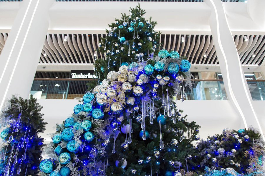 Christmas tree for the River Mall shopping center