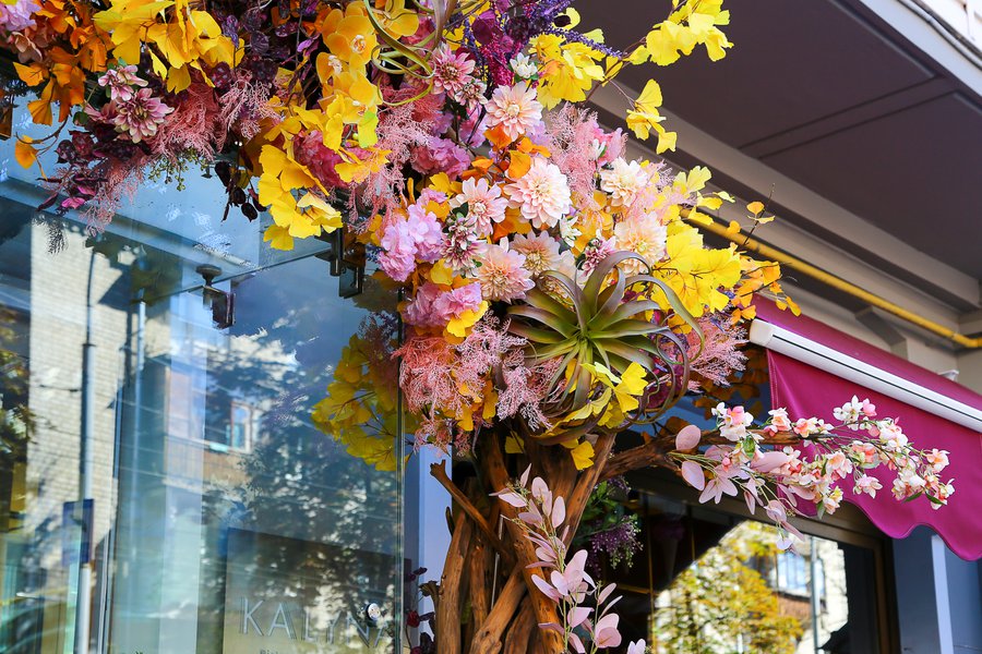 Flowering tree for the confectionery "Kalina"