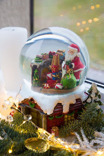 Christmas classics: private house decoration