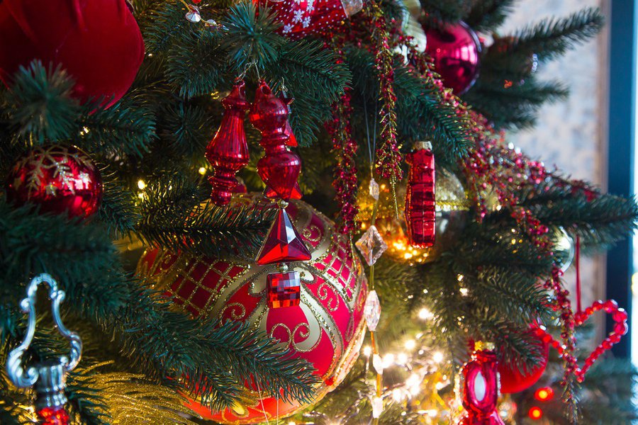 Christmas classics: private house decoration