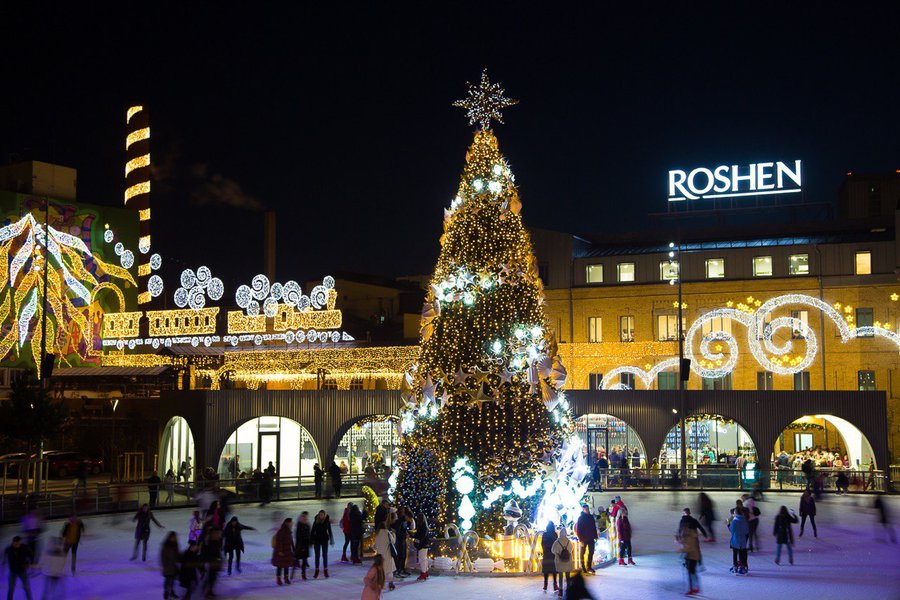 Magic Christmas tree and Christmas installation for Roshen Winter Village