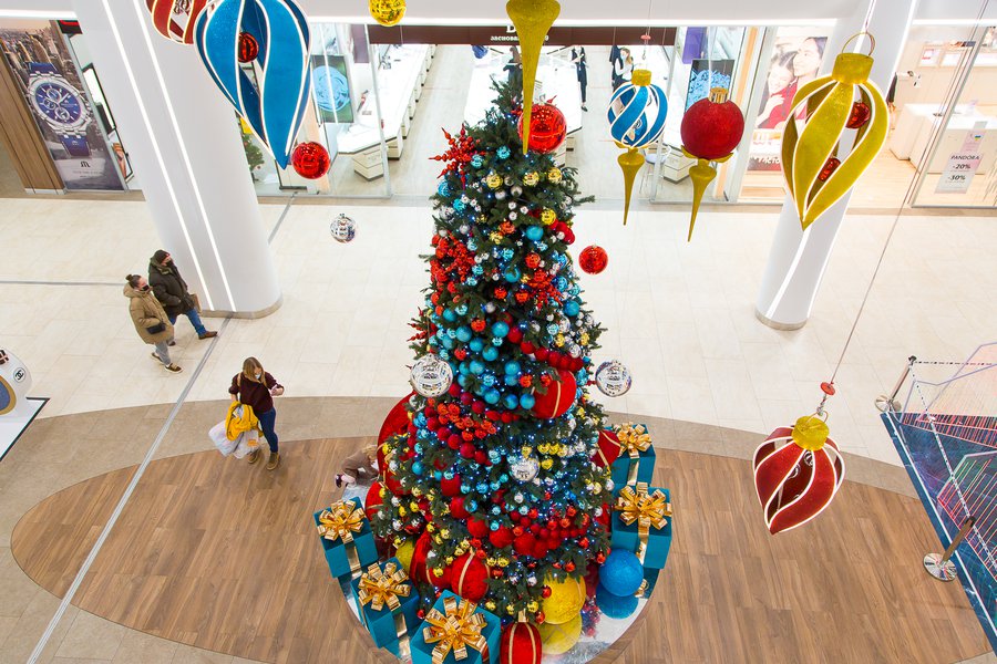 Like a fabulous winter river: scenery for the River Mall shopping center