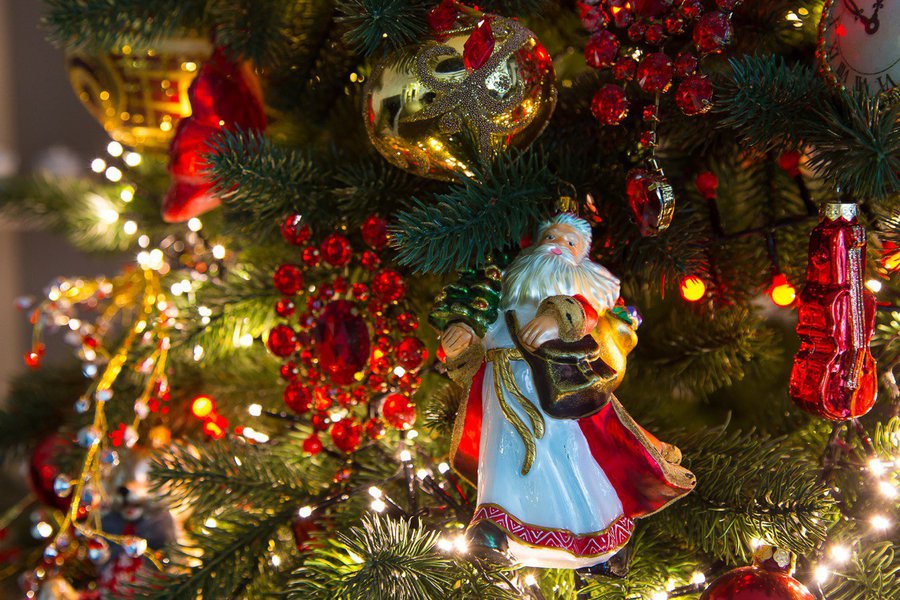 Christmas classics: private house decoration