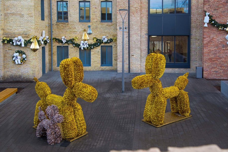 Art in photo zones for the Roshen factory