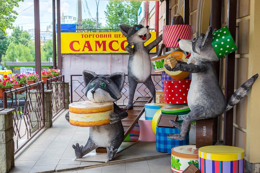 Summer decorations for Roshen in Kiev on Kontraktova Square 2019