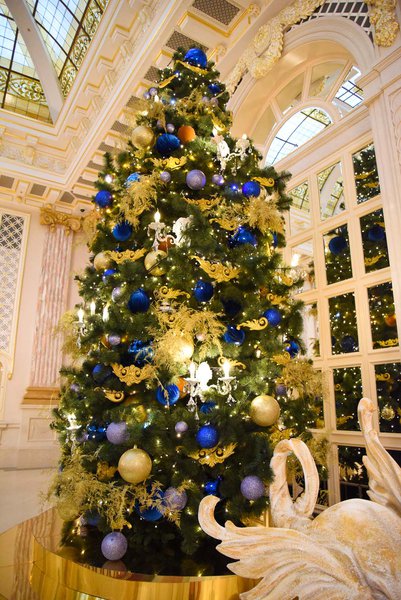 Новогоднее оформление отеля Fairmont 2018
