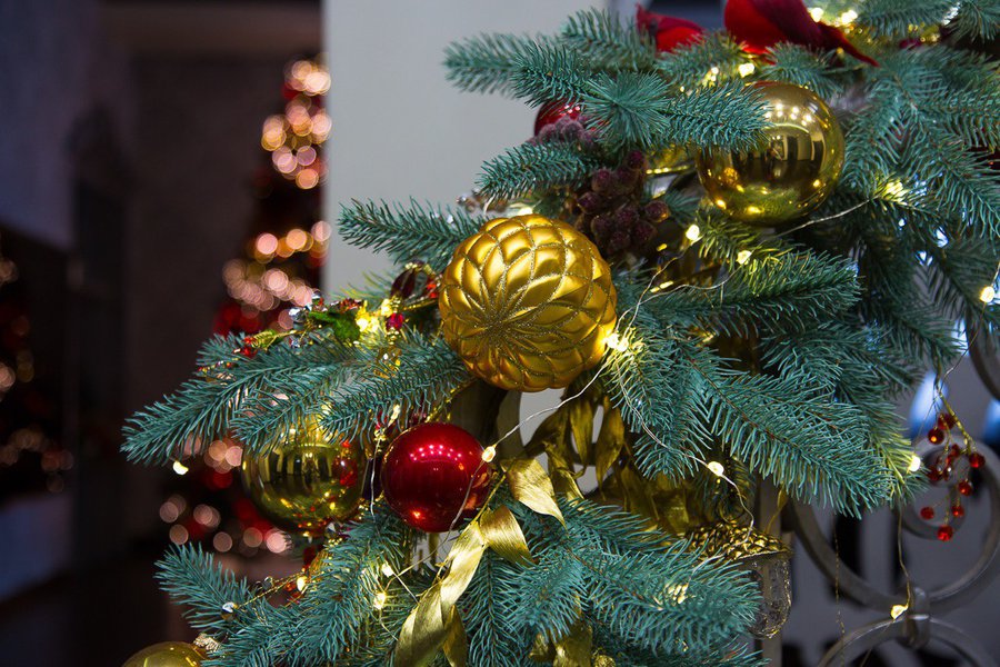 Christmas classics: private house decoration