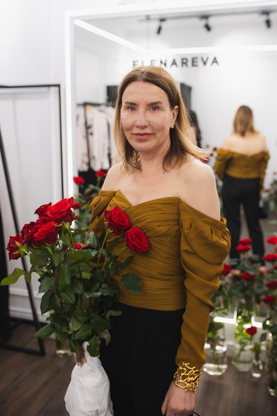 Червоні троянди для капсульної презентації Elena Reva