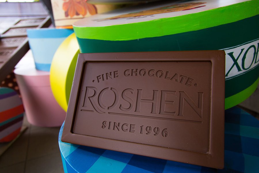 Summer decorations for Roshen in Kiev on Kontraktova Square 2019