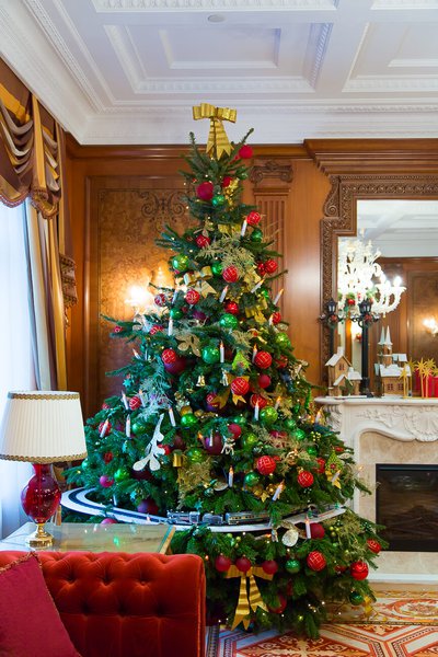 Новорічне оформлення номера в готелі Fairmont