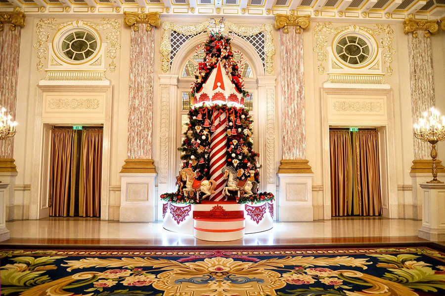 Новорічне оформлення готелю Fairmont Grand Hotel 2016