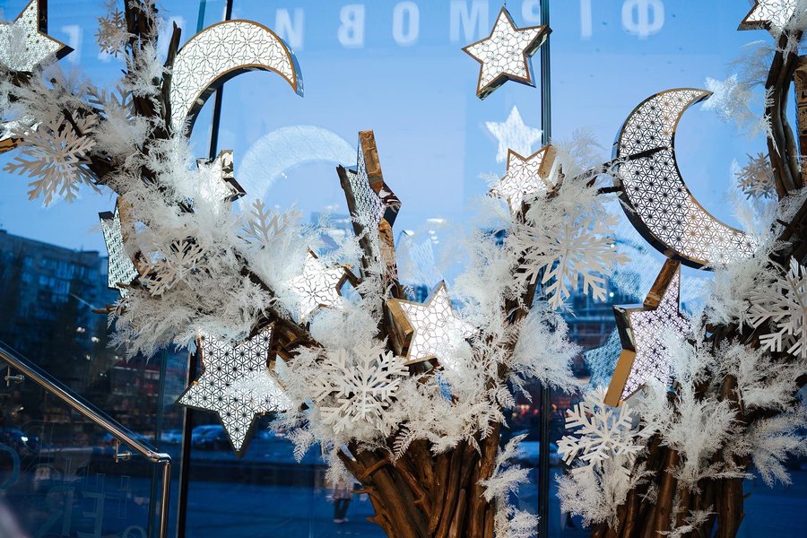 Christmas window display for Roshen store, season winterʼ2024