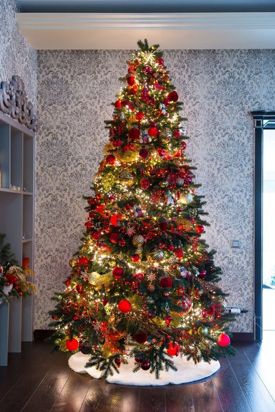 Christmas classics: private house decoration