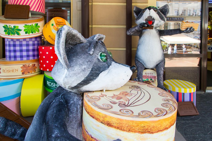 Summer decorations for Roshen in Kiev on Kontraktova Square 2019