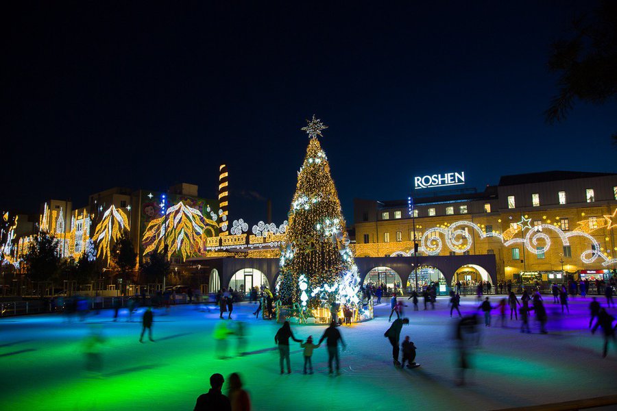 Magic Christmas tree and Christmas installation for Roshen Winter Village