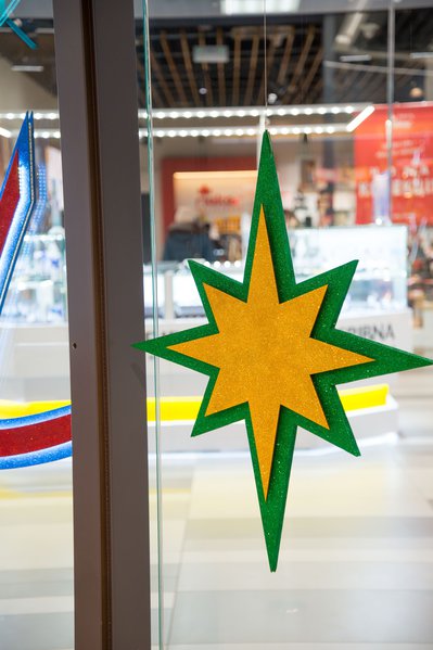 "Starry night" for Roshen shop windows