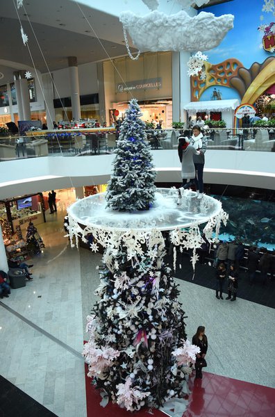 Зимние декорации в ТРЦ Ocean Plaza 2015