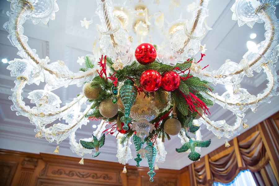 Новорічне оформлення номера в готелі Fairmont