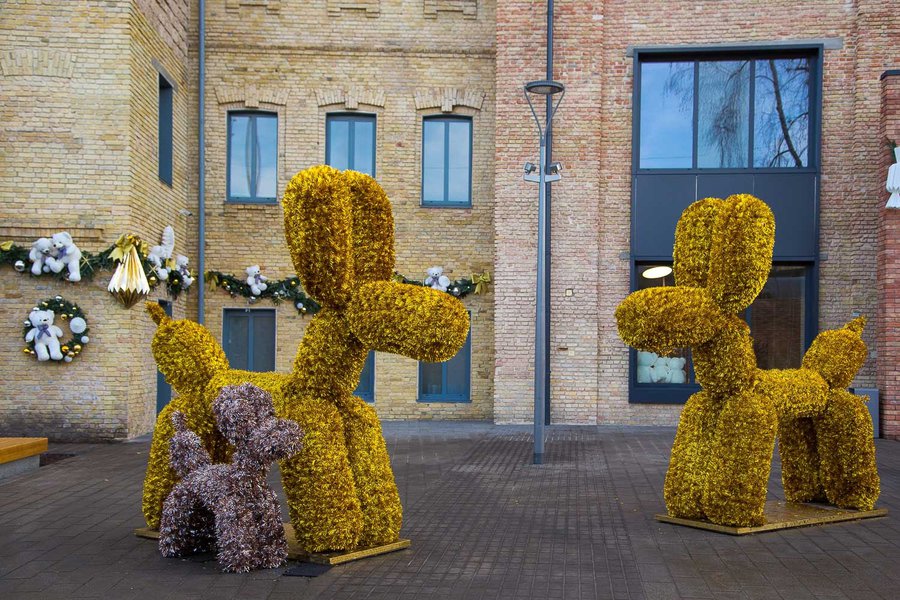 Art in photo zones for the Roshen factory
