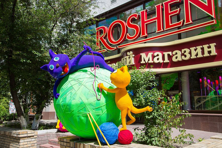 Summer decorations for Roshen Store on Arsenalnaya in Kiev 2018