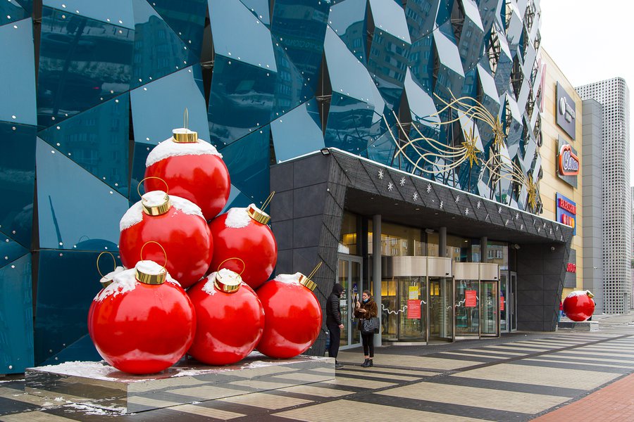 Like a fabulous winter river: scenery for the River Mall shopping center