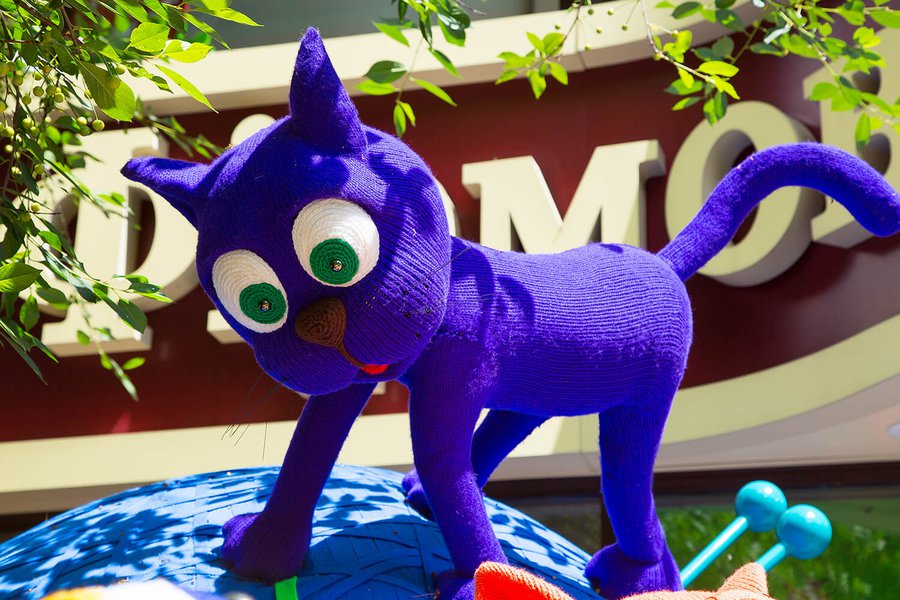 Summer decorations for Roshen Store on Arsenalnaya in Kiev 2018