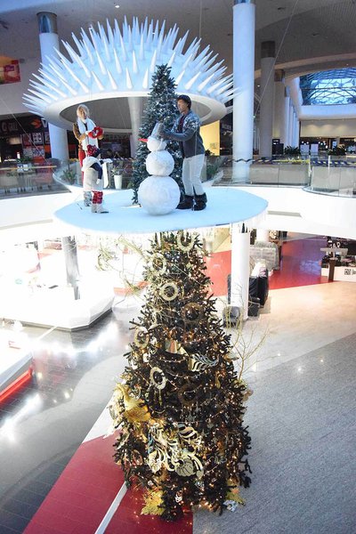 Winter decorations 2016 for the Ocean Plaza shopping mall