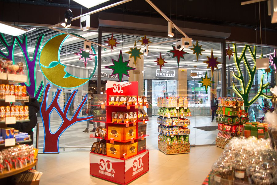"Starry night" for Roshen shop windows