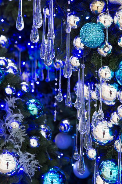 Christmas tree for the River Mall shopping center