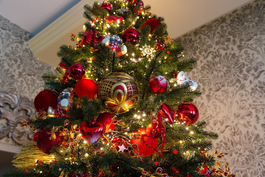 Christmas classics: private house decoration
