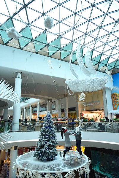 Зимние декорации в ТРЦ Ocean Plaza 2015