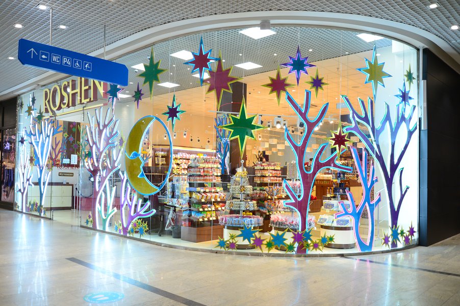 "Starry night" for Roshen shop windows